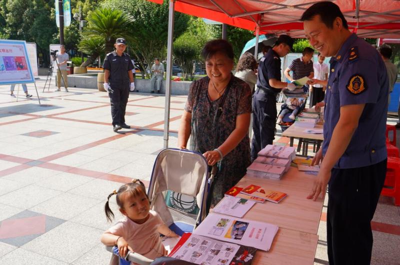 6.14安全生产月活动宣传扫黑除恶工作