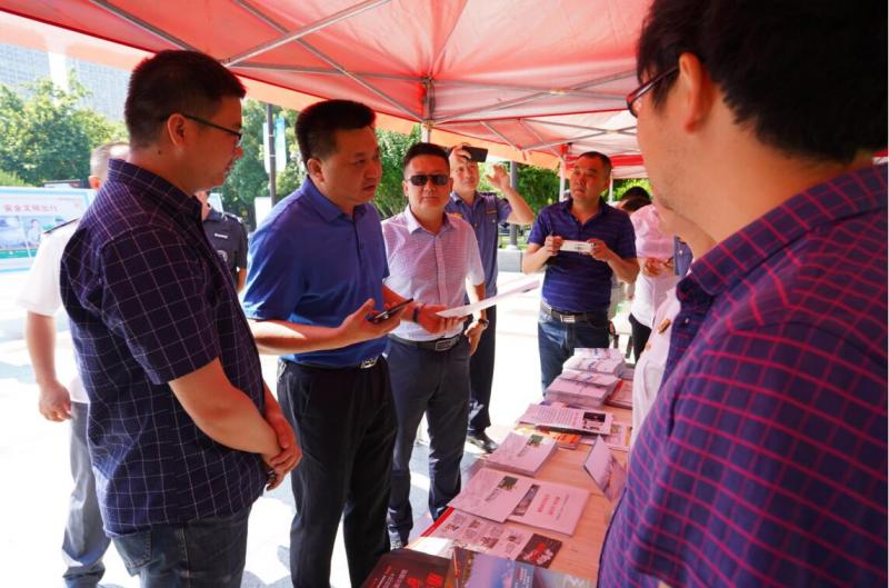 6.14安全生产月活动宣传扫黑除恶工作