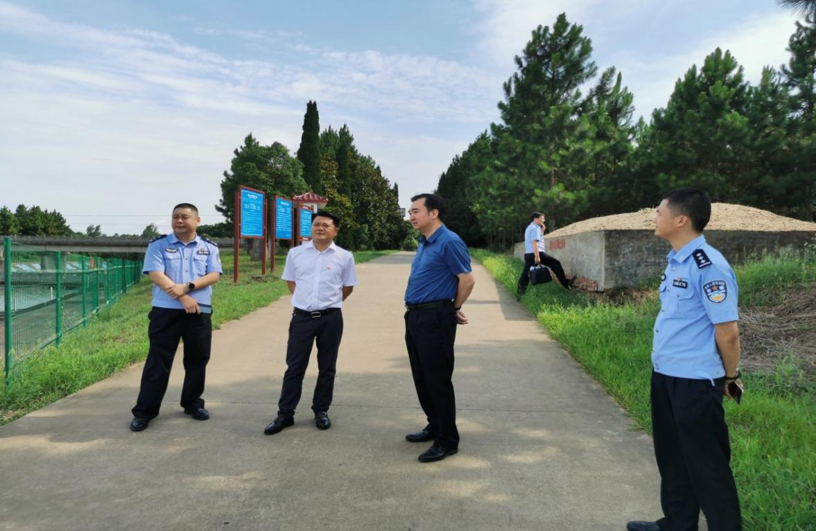当阳市人民政府副市长市公安局局长杨劲峰检查三星寺水库防汛工作
