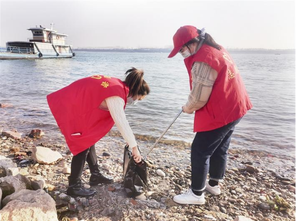 三峡日报枝江市水利和湖泊局开展亲清长江保护母亲河志愿服务活动