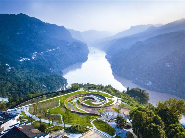 Appreciating the Xiling Gorge Along G348