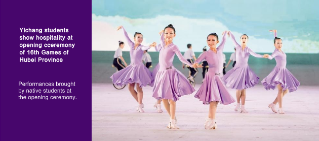 Yichang students show hospitality at opening cceremony of 16th Games of Hubei Province