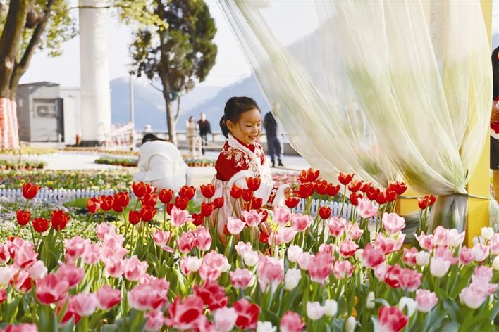 Local parks favored by Yichang people during Spring Festival holidays