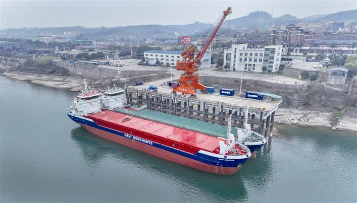 Multi-functional container ship launched