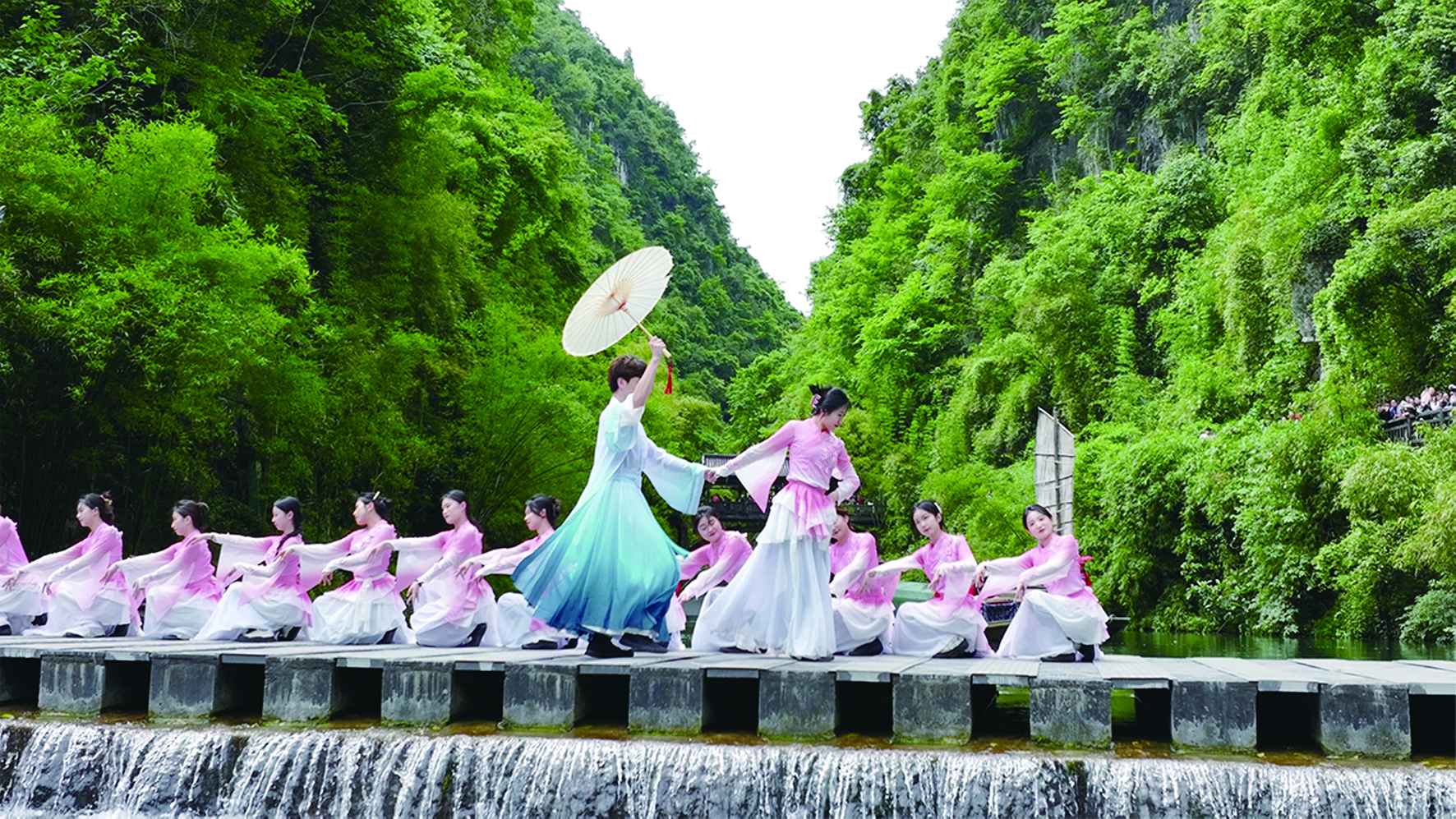 Large-scale real-scenery performance launched in Three Gorges Tribe Scenic Area