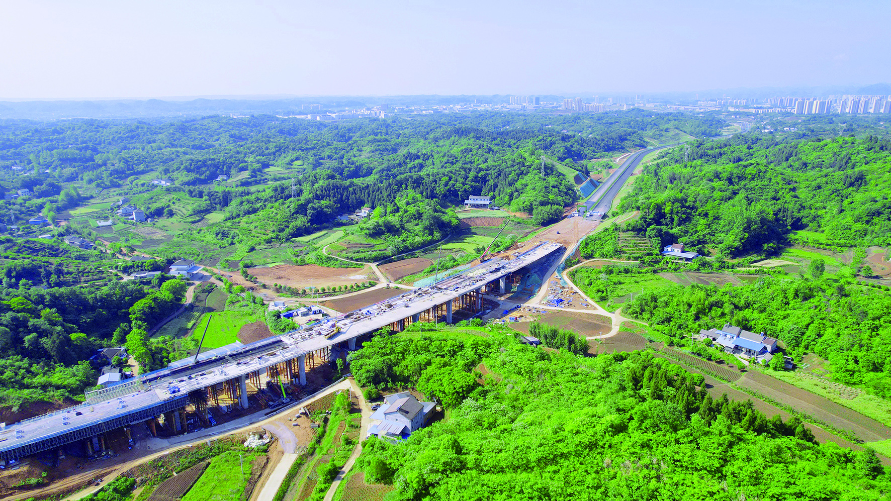 Third bid section (left side) of Huaxi Road completed
