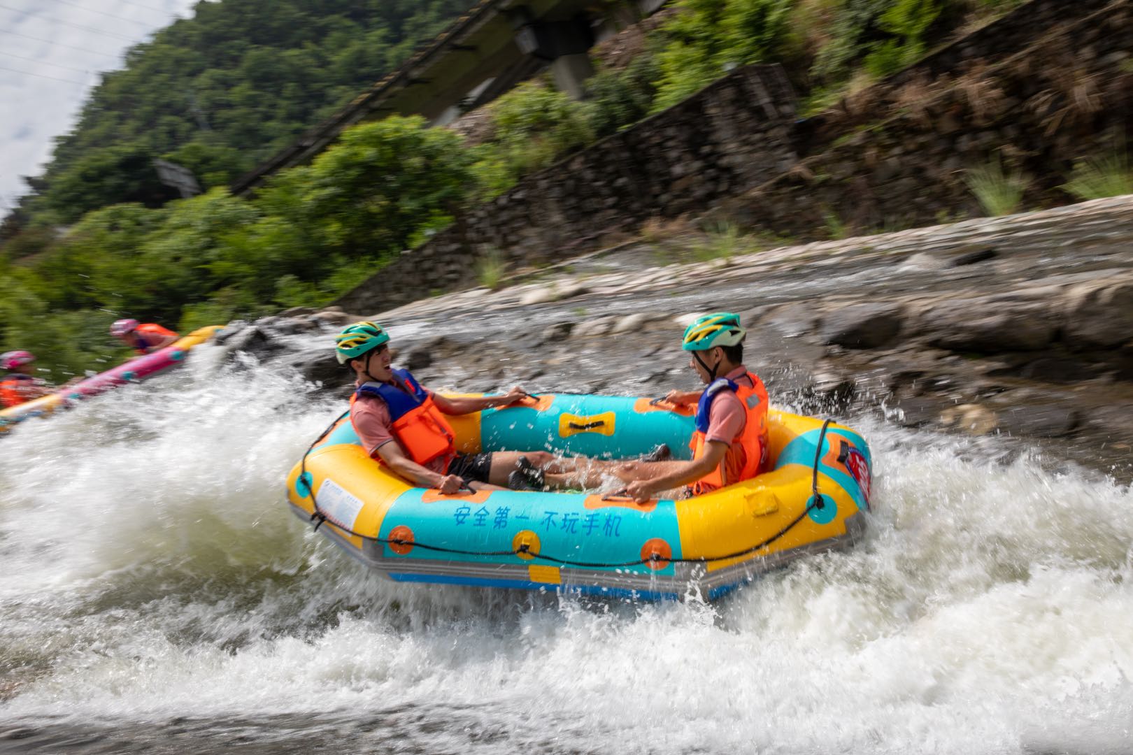 Rafting race at Chaotianhou Rafting Scenic Spot kicks off