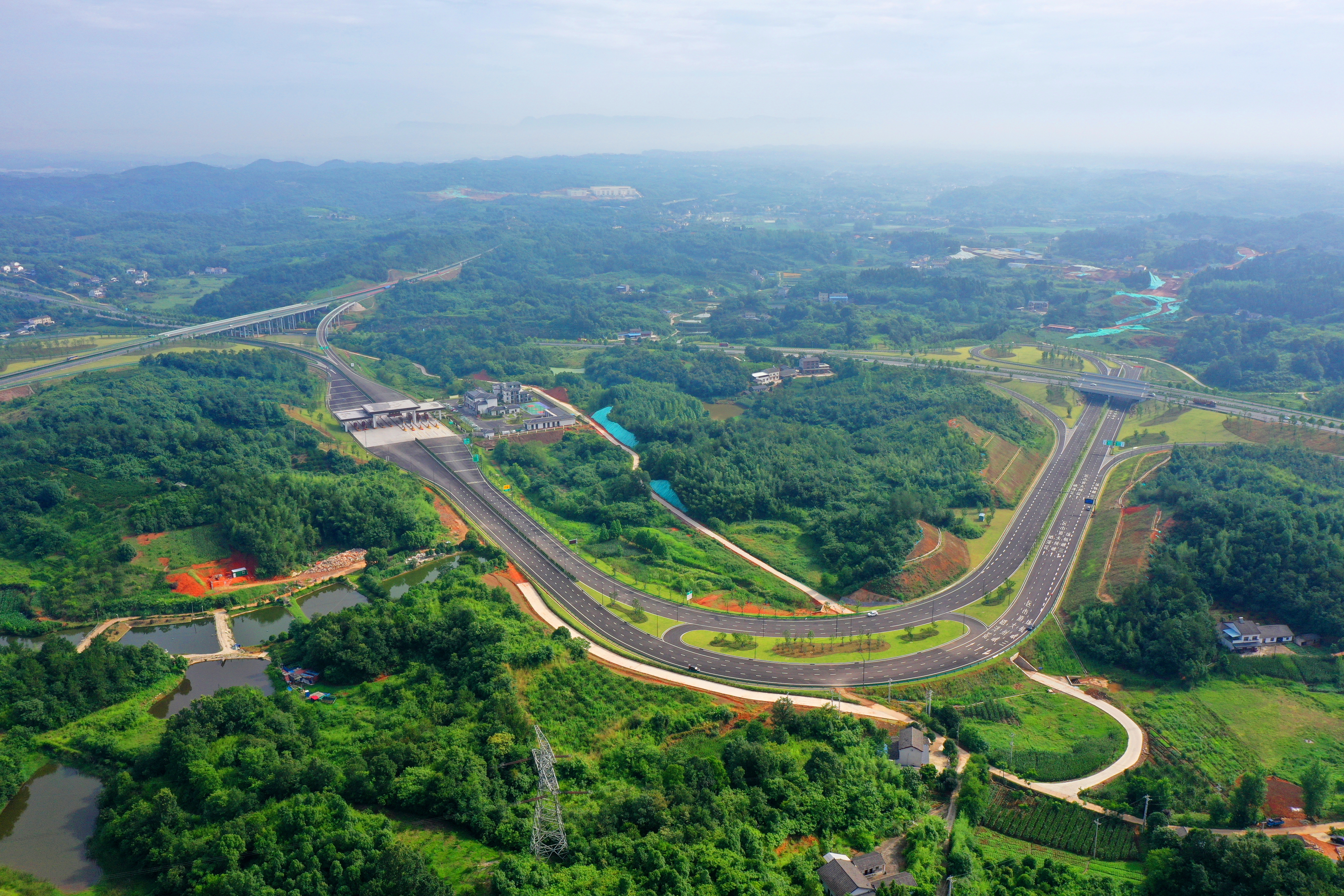 Yichang East Toll Station opened to public