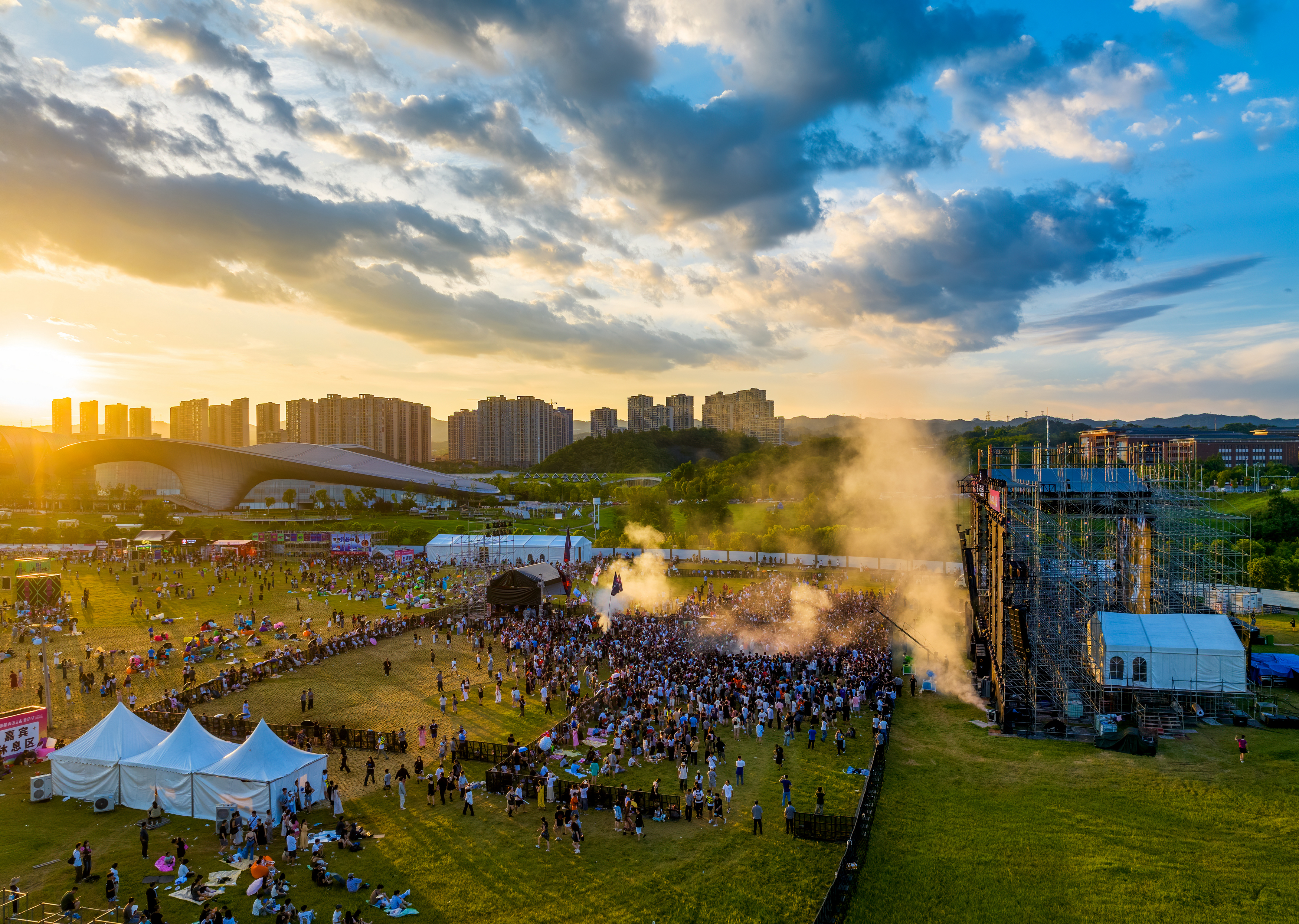 Music festival kicks off at Yichang Olympic Sports Center