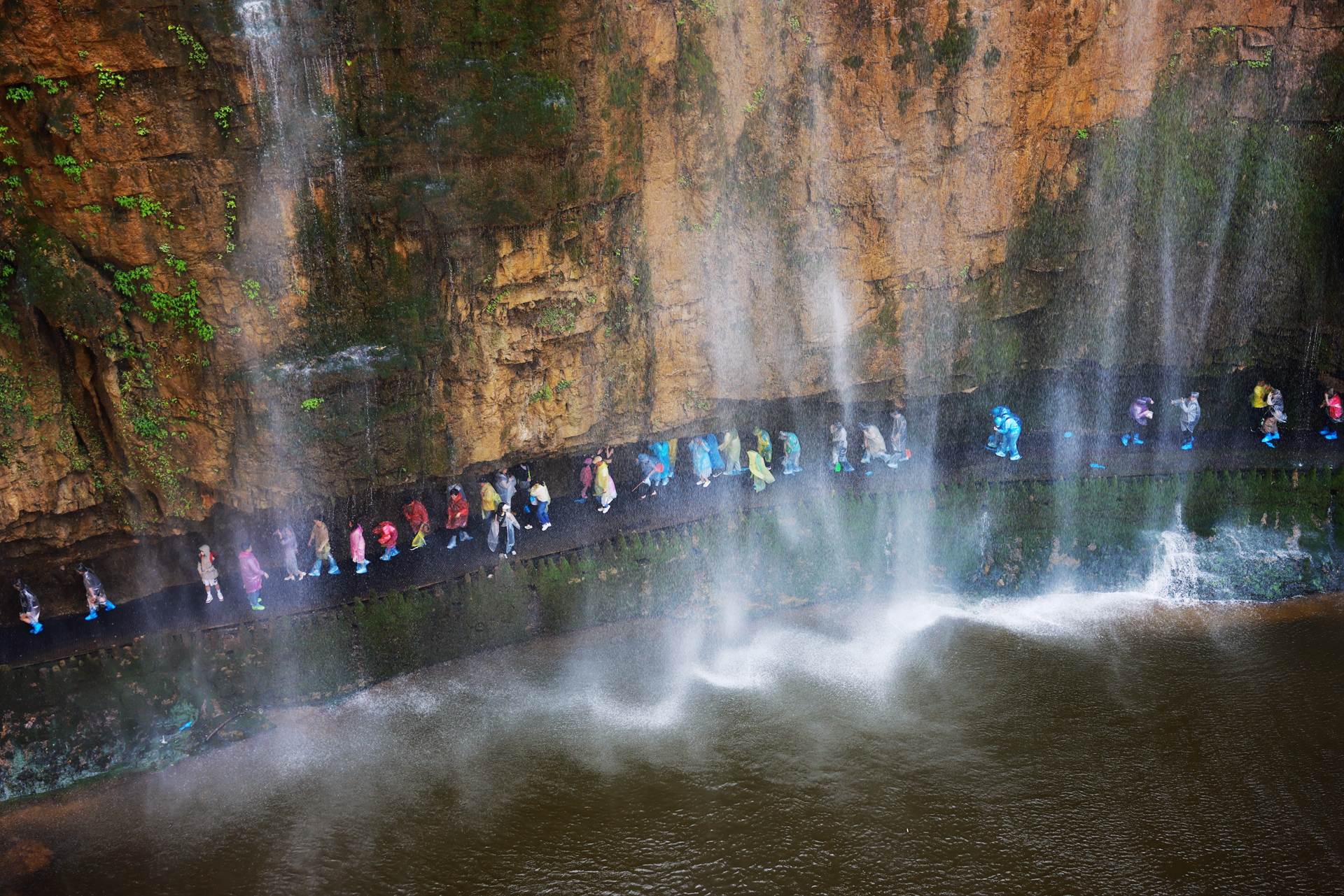 Tourists to Three Gorges Waterfall Scenic Area increases by 10% YOY