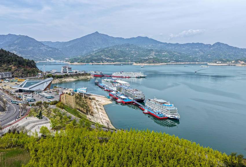 游轮旅游热三峡