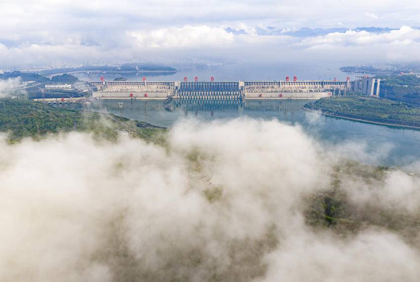 三峡坝区云雾美