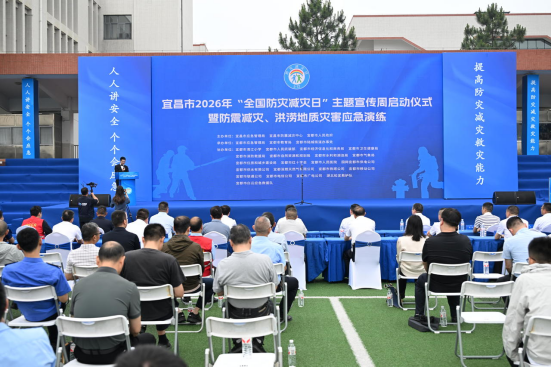 课桌下的30秒、登高车上的营救—— 宜...